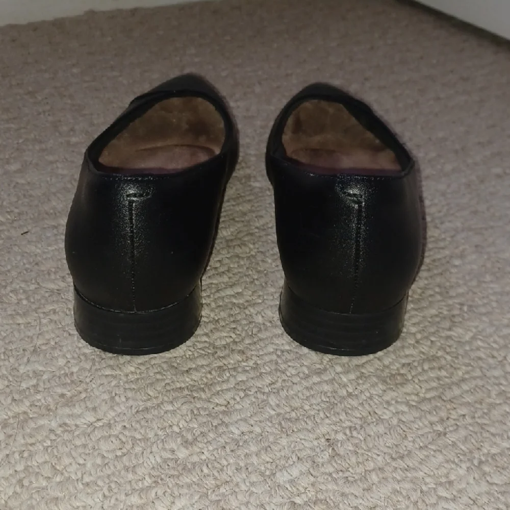 Clarks Black Leather Pointed Heels - Picture 3 of 5